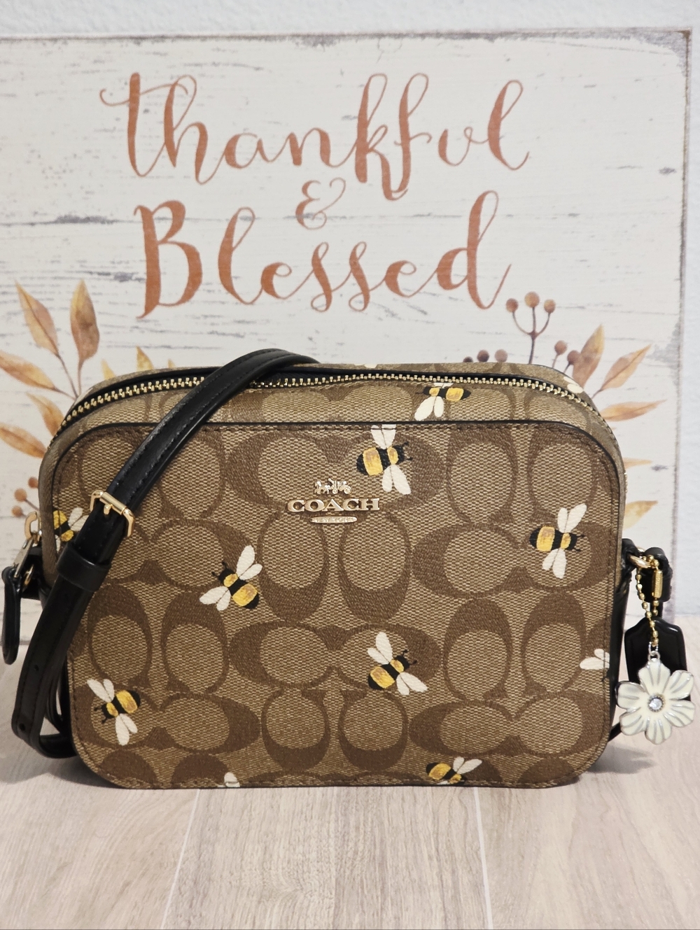 🐝Coach Mini Camera Bag Khaki Sig Crossbody Purse BEES C8671 Bumblebees 🐝🐝♥️ - Picture 9 of 16